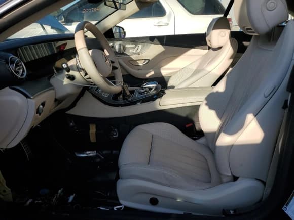 ✅ 2023 Mercedes-Benz E 450 • VIN: W1K1K5KB6PF201294 • Лот: 82091335. Опубликован ранее на Copart с пробегом 3 996 миль. Бесплатный доступ к архиву аукционных продаж из США и подробный отчёт об истории автомобиля на DreamBid. Изображение 7.