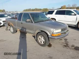 ✅ 2003 Chevrolet S-10 LS • VIN: 1GCDT19X938169809 • Lot: 43540785. Wystawiony na IAAI z przebiegiem 244 824 mil. Bezpłatny archiwum sprzedaży aukcyjnych z USA i szczegółowy raport historii pojazdu na DreamBid. Zdjęcie 1.