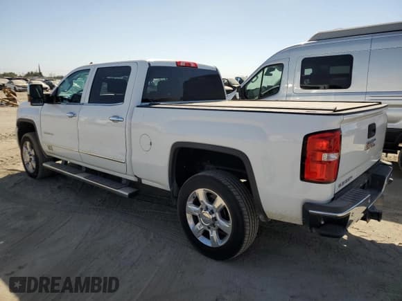 ✅ 2017 GMC Sierra 2500HD SLT • VIN: 1GT12TEY7HF231579 • Лот: 68605844. Опубликован ранее на Copart с пробегом 172 502 миль. Бесплатный доступ к архиву аукционных продаж из США и подробный отчёт об истории автомобиля на DreamBid. Изображение 2.