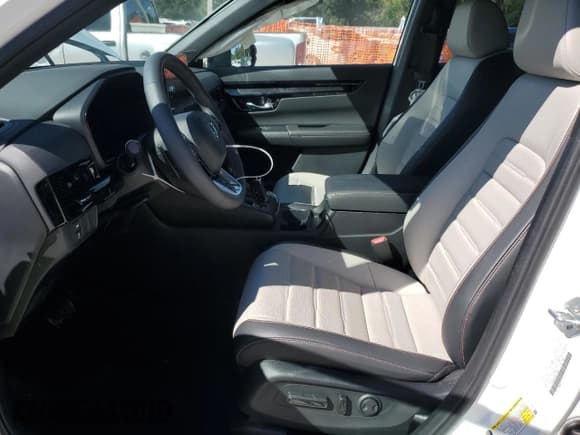 ✅ 2024 Honda CR-V Sport Touring • VIN: 7FARS6H92RE038811 • Lot: 86704995. Listed on Copart with 2,770 mi. Free auction sales archive from the USA and detailed vehicle history report at DreamBid. Image 7.