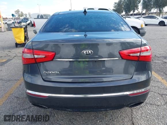 ✅ 2014 Kia Cadenza Premium • VIN: KNALN4D75E5121417 • Lot: 43700972. Wystawiony na IAAI z przebiegiem 179 244 mil. Bezpłatny archiwum sprzedaży aukcyjnych z USA i szczegółowy raport historii pojazdu na DreamBid. Zdjęcie 16.