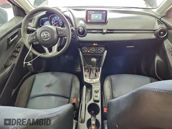 ✅ 2016 Scion iA • VIN: 3MYDLBZV7GY130992 • Lot: 95266115. Wystawiony na Copart z przebiegiem 131 414 mil. Bezpłatny archiwum sprzedaży aukcyjnych z USA i szczegółowy raport historii pojazdu na DreamBid. Zdjęcie 8.