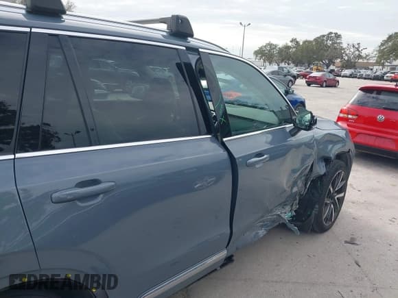 ✅ 2023 Volvo XC90 Plus • VIN: YV4L12PNXP1983388 • Lot: 41310594. Listed on IAAI with 17,780 mi. Free auction sales archive from the USA and detailed vehicle history report at DreamBid. Image 18.