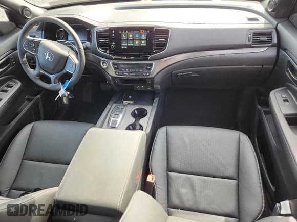 ✅ 2025 Honda Passport EX-L • VIN: 5FNYF8H54SB001026 • Lot: 92932255. Listed on Copart with 6,682 mi. Free auction sales archive from the USA and detailed vehicle history report at DreamBid. Image 8.