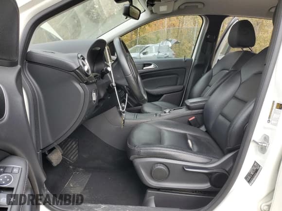 ✅ 2014 Mercedes-Benz B 250 Sports Tourer • VIN: WDDMH4EB1EJ282460 • Лот: 75855534. Опубликован ранее на Copart с пробегом 108 972 миль. Бесплатный доступ к архиву аукционных продаж из США и подробный отчёт об истории автомобиля на DreamBid. Изображение 7.