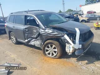 ✅ 2013 Toyota Highlander Plus • VIN: 5TDZK3EHXDS122160 • Лот: 43206906. Опубликован ранее на IAAI с пробегом 183 910 миль. Бесплатный доступ к архиву аукционных продаж из США и подробный отчёт об истории автомобиля на DreamBid. Изображение 1.
