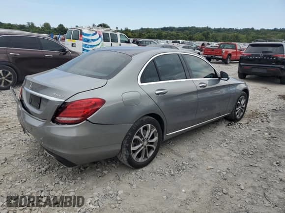 ✅ 2015 Mercedes-Benz C 300 Luxury • VIN: 55SWF4KB9FU059023 • Lot: 71864575. Wystawiony na Copart z przebiegiem 63 084 mil. Bezpłatny archiwum sprzedaży aukcyjnych z USA i szczegółowy raport historii pojazdu na DreamBid. Zdjęcie 3.