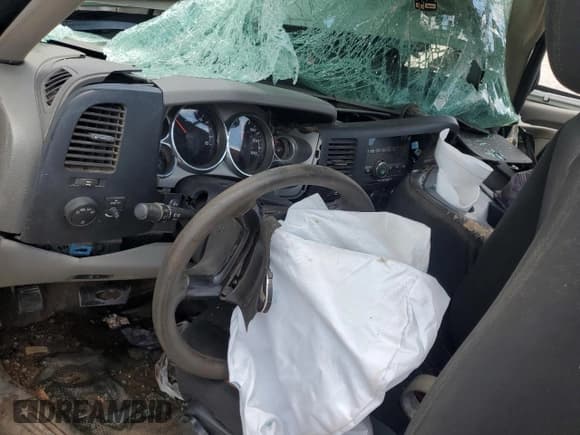 ✅ 2012 Chevrolet Silverado 2500HD Work Truck • VIN: 1GB0CVCG0CF102966 • Lot: 59737985. Wystawiony na Copart z przebiegiem Nie podano. Bezpłatny archiwum sprzedaży aukcyjnych z USA i szczegółowy raport historii pojazdu na DreamBid. Zdjęcie 8.