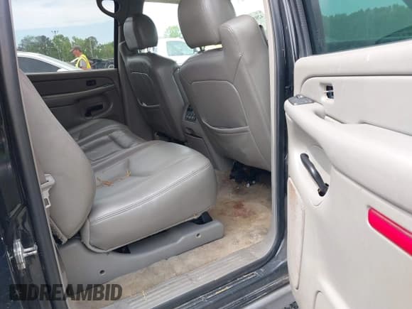 ✅ 2006 Chevrolet Suburban LS 1WT • VIN: 1GNEC16Z36J176432 • Лот: 42053552. Опубликован ранее на IAAI с пробегом 364 087 миль. Бесплатный доступ к архиву аукционных продаж из США и подробный отчёт об истории автомобиля на DreamBid. Изображение 8.
