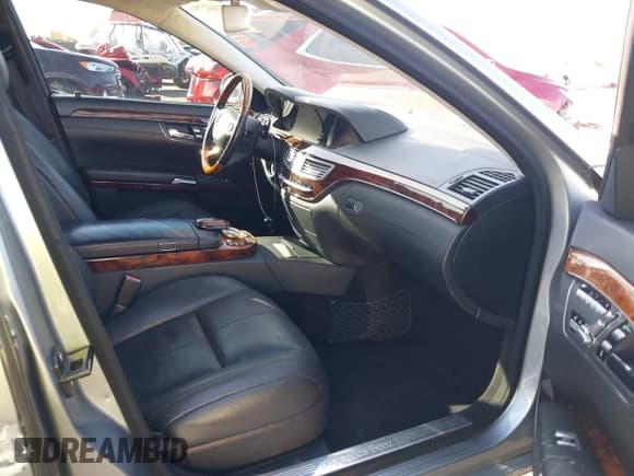 ✅ 2007 Mercedes-Benz S 600 • VIN: WDDNG76X67A111063 • Lot: 41602791. Wystawiony na IAAI z przebiegiem 139 408 mil. Bezpłatny archiwum sprzedaży aukcyjnych z USA i szczegółowy raport historii pojazdu na DreamBid. Zdjęcie 5.