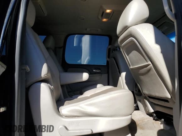 ✅ 2013 Chevrolet Suburban LTZ • VIN: 1GNSCKE08DR105799 • Lot: 93057155. Wystawiony na Copart z przebiegiem 257 010 mil. Bezpłatny archiwum sprzedaży aukcyjnych z USA i szczegółowy raport historii pojazdu na DreamBid. Zdjęcie 11.