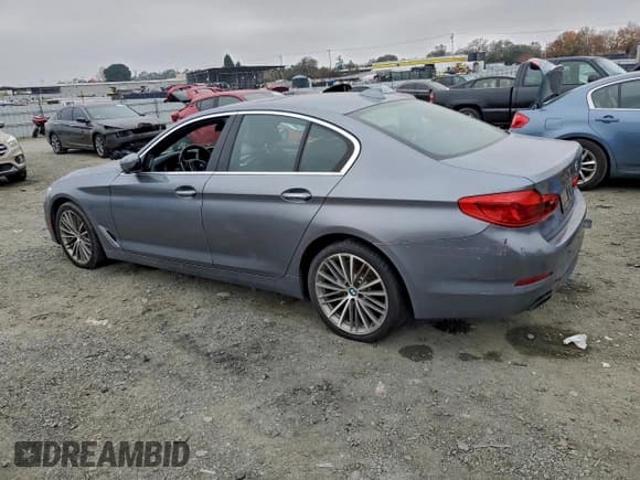 ✅ 2018 BMW 5 Series 540i • VIN: WBAJE5C50JWA94406 • Lot: 95793185. Wystawiony na Copart z przebiegiem 112 783 mil. Bezpłatny archiwum sprzedaży aukcyjnych z USA i szczegółowy raport historii pojazdu na DreamBid. Zdjęcie 2.