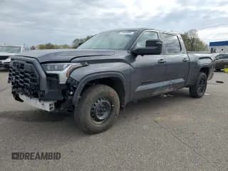 ✅ 2024 Toyota Tundra Limited • VIN: 5TFWA5EC1RX025243 • Лот: 54885585. Опубликован ранее на Copart с пробегом 17 644 миль. Бесплатный доступ к архиву аукционных продаж из США и подробный отчёт об истории автомобиля на DreamBid. Изображение 1.
