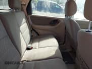 ✅ 2004 Ford Escape XLT • VIN: 1FMYU03114DA07741 • Lot: 42332830. Wystawiony na IAAI z przebiegiem 210 556 mil. Bezpłatny archiwum sprzedaży aukcyjnych z USA i szczegółowy raport historii pojazdu na DreamBid. Zdjęcie 8.