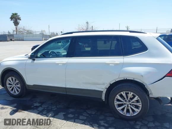 ✅ 2019 Volkswagen Tiguan S • VIN: 3VV1B7AX1KM101407 • Lot: 42032761. Listed on IAAI with 51,868 mi. Free auction sales archive from the USA and detailed vehicle history report at DreamBid. Image 14.