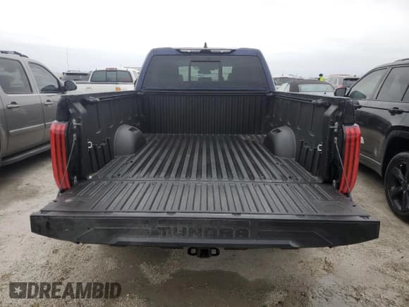 ✅ 2023 Toyota Tundra SR5 • VIN: 5TFLA5AA5PX022981 • Lot: 76268874. Wystawiony na Copart z przebiegiem 15 709 mil. Bezpłatny archiwum sprzedaży aukcyjnych z USA i szczegółowy raport historii pojazdu na DreamBid. Zdjęcie 6.