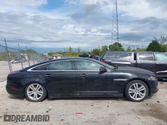 ✅ 2017 Jaguar XJ Portfolio • VIN: SAJWJ2GD4H8W04869 • Lot: 43280185. Listed on IAAI with 77,517 mi. Free auction sales archive from the USA and detailed vehicle history report at DreamBid. Image 13.