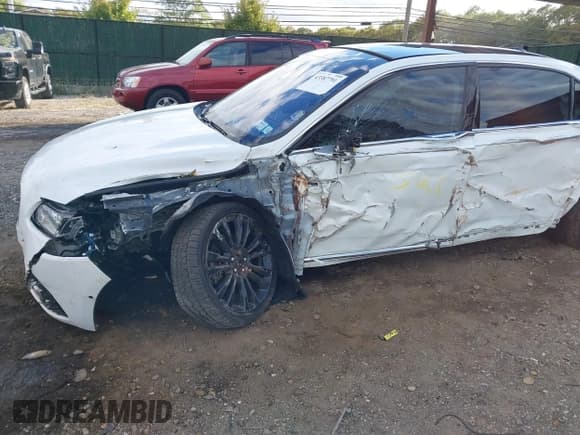 ✅ 2020 Lincoln Continental Reserve • VIN: 1LN6L9NP8L5603325 • Lot: 43387791. Listed on IAAI with 40,520 mi. Free auction sales archive from the USA and detailed vehicle history report at DreamBid. Image 6.