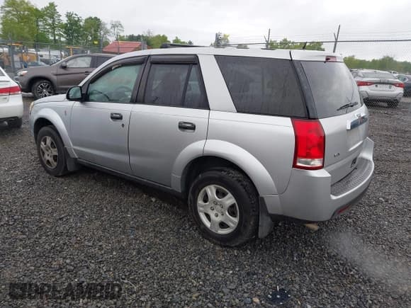 ✅ 2006 Saturn VUE • VIN: 5GZCZ33D46S833718 • Lot: 42248692. Wystawiony na IAAI z przebiegiem 211 671 mil. Bezpłatny archiwum sprzedaży aukcyjnych z USA i szczegółowy raport historii pojazdu na DreamBid. Zdjęcie 3.