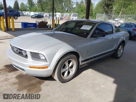 ✅ 2007 Ford Mustang Deluxe • VIN: 1ZVFT80N475362189 • Lot: 42223867. Listed on IAAI with 119,108 mi. Free auction sales archive from the USA and detailed vehicle history report at DreamBid. Image 2.