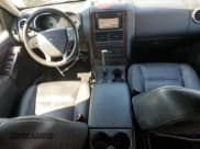 ✅ 2008 Ford Explorer Limited • VIN: 1FMEU65E98UA04985 • Лот: 80764275. Опубликован ранее на Copart с пробегом 142 139 миль. Бесплатный доступ к архиву аукционных продаж из США и подробный отчёт об истории автомобиля на DreamBid. Изображение 8.