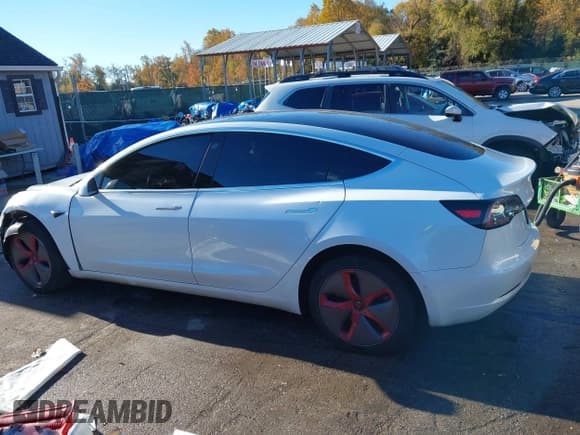 ✅ 2020 Tesla Model 3 Standard Range Plus • VIN: 5YJ3E1EA5LF591096 • Lot: 43591381. Wystawiony na IAAI z przebiegiem 98 408 mil. Bezpłatny archiwum sprzedaży aukcyjnych z USA i szczegółowy raport historii pojazdu na DreamBid. Zdjęcie 14.