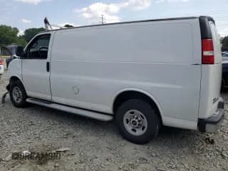 ✅ 2017 GMC Savana Cargo • VIN: 1GTW7AFF1H1908339 • Lot: 58879394. Wystawiony na Copart z przebiegiem 93 372 mil. Bezpłatny archiwum sprzedaży aukcyjnych z USA i szczegółowy raport historii pojazdu na DreamBid. Zdjęcie 2.