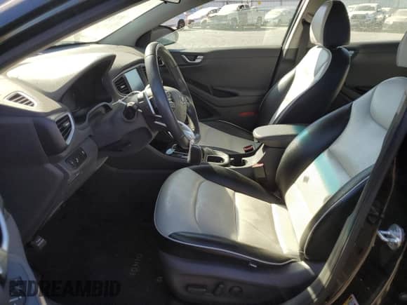 2018 Hyundai Ioniq SEL с VIN KMHC75LC3JU060839, выставлен на аукционе Copart как лот 74549714 с пробегом 150 723 миль миль и Списание • Salvage title. История ставок и продаж доступна на DreamBid. Изображение 7.