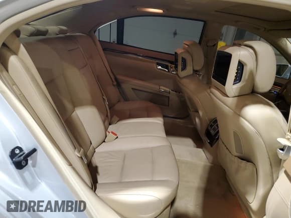✅ 2011 Mercedes-Benz S 550 • VIN: WDDNG8GB8BA373541 • Lot: 69553035. Listed on Copart with 140,652 mi. Free auction sales archive from the USA and detailed vehicle history report at DreamBid. Image 10.