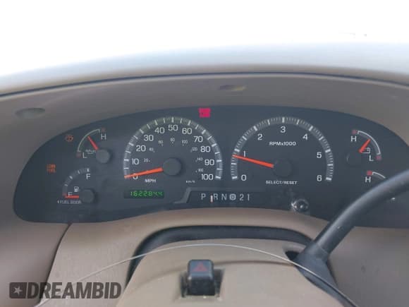 ✅ 2001 Ford Expedition XLT • VIN: 1FMRU15W11LB71253 • Lot: 43420896. Wystawiony na IAAI z przebiegiem 162 284 mil. Bezpłatny archiwum sprzedaży aukcyjnych z USA i szczegółowy raport historii pojazdu na DreamBid. Zdjęcie 7.