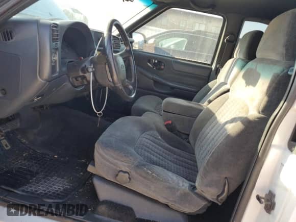 2002 Chevrolet S-10 LS с VIN 1GCCS19W128105784, выставлен на аукционе Copart как лот 73463244 с пробегом Не указан миль и Чистый • Clean title. История ставок и продаж доступна на DreamBid. Изображение 7.