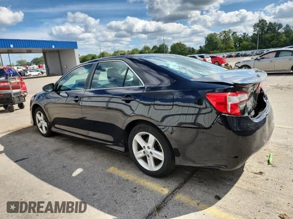 ✅ 2014 Toyota Camry SE • VIN: 4T1BF1FK1EU741355 • Лот: 71713955. Опубликован ранее на Copart с пробегом 151 547 миль. Бесплатный доступ к архиву аукционных продаж из США и подробный отчёт об истории автомобиля на DreamBid. Изображение 2.