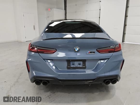 ✅ 2022 BMW M8 Competition • VIN: WBSGV0C09NCH48923 • Lot: 57902905. Wystawiony na Copart z przebiegiem 28 881 mil. Bezpłatny archiwum sprzedaży aukcyjnych z USA i szczegółowy raport historii pojazdu na DreamBid. Zdjęcie 6.