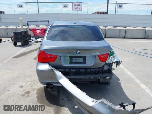 ✅ 2011 BMW 3 Series 328i • VIN: WBAPH5C53BF093444 • Lot: 43061446. Listed on IAAI with 131,634 mi. Free auction sales archive from the USA and detailed vehicle history report at DreamBid. Image 16.