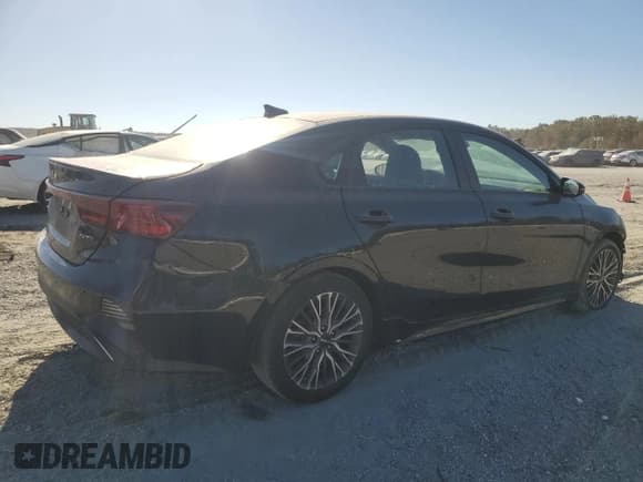 ✅ 2023 Kia Forte GT-Line • VIN: 3KPF54AD0PE532452 • Lot: 86885385. Wystawiony na Copart z przebiegiem 45 069 mil. Bezpłatny archiwum sprzedaży aukcyjnych z USA i szczegółowy raport historii pojazdu na DreamBid. Zdjęcie 3.