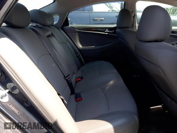 ✅ 2014 Hyundai Sonata Limited • VIN: 5NPEC4AB2EH926737 • Lot: 68716194. Listed on Copart with 70,161 mi. Free auction sales archive from the USA and detailed vehicle history report at DreamBid. Image 10.
