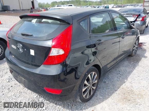 ✅ 2015 Hyundai Accent Sport • VIN: KMHCU5AE5FU233054 • Lot: 41932298. Wystawiony na IAAI z przebiegiem 70 278 mil. Bezpłatny archiwum sprzedaży aukcyjnych z USA i szczegółowy raport historii pojazdu na DreamBid. Zdjęcie 4.