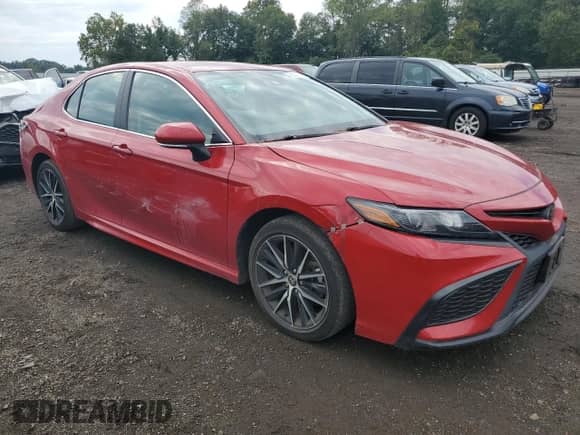 2024 Toyota Camry SE with VIN 4T1T11AK0RU233541, listed as a Copart auction lot 83960515 with 51,765 mi miles and Clean title. Bid and sale history available at DreamBid. Image 4.