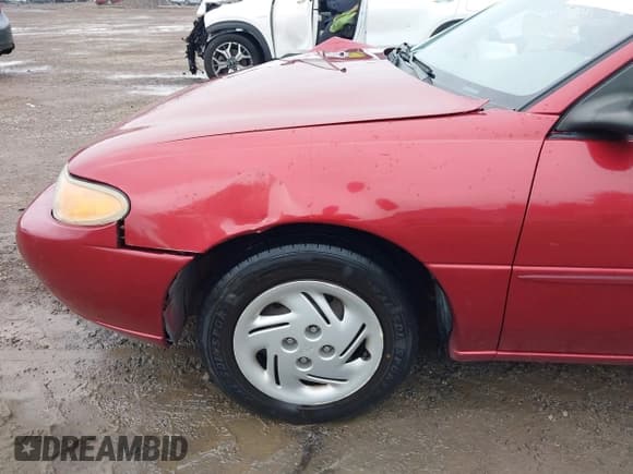 ✅ 1999 Ford Escort SE • VIN: 1FAFP13P5XW228965 • Lot: 42023231. Wystawiony na IAAI z przebiegiem 99 184 mil. Bezpłatny archiwum sprzedaży aukcyjnych z USA i szczegółowy raport historii pojazdu na DreamBid. Zdjęcie 18.