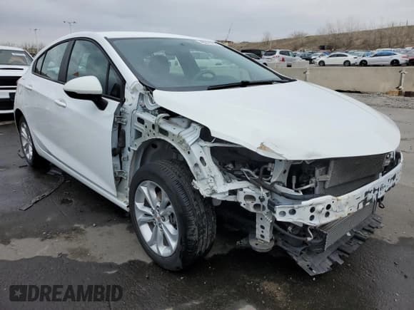 ✅ 2019 Chevrolet Cruze LS • VIN: 3G1BC6SM9KS605271 • Lot: 48819703. Listed on Copart with 30,702 mi. Free auction sales archive from the USA and detailed vehicle history report at DreamBid. Image 4.