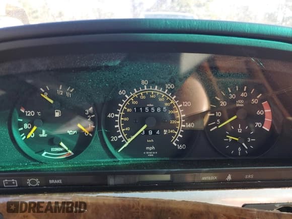 ✅ 1985 Mercedes-Benz 500 • VIN: WDBCA44D5FA143302 • Lot: 86618514. Wystawiony na Copart z przebiegiem 115 565 mil. Bezpłatny archiwum sprzedaży aukcyjnych z USA i szczegółowy raport historii pojazdu na DreamBid. Zdjęcie 9.