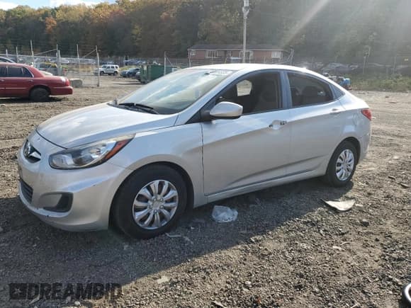 ✅ 2013 Hyundai Accent GLS • VIN: KMHCT4AE7DU500012 • Лот: 90009335. Опубликован ранее на Copart с пробегом 212 537 миль. Бесплатный доступ к архиву аукционных продаж из США и подробный отчёт об истории автомобиля на DreamBid. Изображение 1.