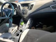 ✅ 2013 Hyundai Veloster w/Gray Int • VIN: KMHTC6AD4DU172972 • Lot: 75946434. Wystawiony na Copart z przebiegiem Nie podano. Bezpłatny archiwum sprzedaży aukcyjnych z USA i szczegółowy raport historii pojazdu na DreamBid. Zdjęcie 8.