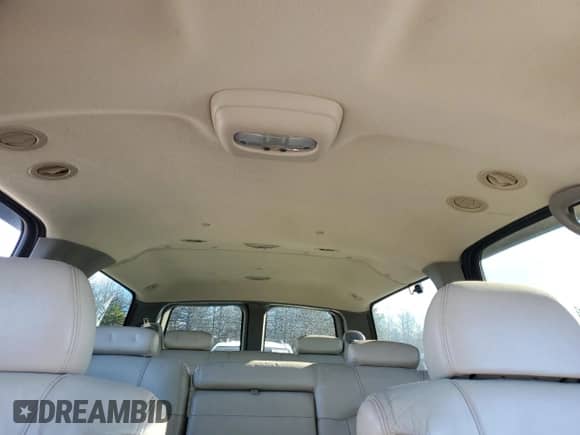 2001 Chevrolet Suburban LT with VIN 3GNGK26U01G139385, listed as a Copart auction lot 65111345 with 122,996 mi miles and Non repairable. Bid and sale history available at DreamBid. Image 10.