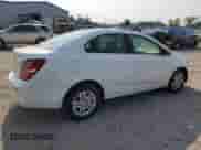 2020 Chevrolet Sonic LS z VIN 1G1JB5SB5L4123213, wystawiony jako Copart lot #68828754 z przebiegiem 125 323 mil mil oraz Szkoda całkowita • Salvage title. Historia ofert i sprzedaży dostępna na DreamBid. Obrazek 3.