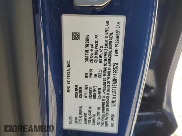 ✅ 2023 Tesla Model 3 • VIN: 5YJ3E1EA3PF492573 • Lot: 43227595. Wystawiony na Copart z przebiegiem Nie podano. Bezpłatny archiwum sprzedaży aukcyjnych z USA i szczegółowy raport historii pojazdu na DreamBid. Zdjęcie 14.