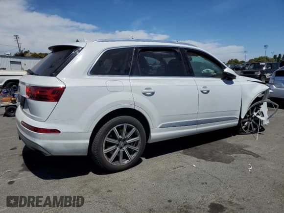✅ 2019 Audi Q7 Premium • VIN: WA1AAAF76KD023784 • Lot: 67953625. Wystawiony na Copart z przebiegiem 51 363 mil. Bezpłatny archiwum sprzedaży aukcyjnych z USA i szczegółowy raport historii pojazdu na DreamBid. Zdjęcie 3.