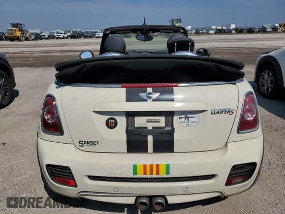 ✅ 2015 MINI Convertible S • VIN: WMWZP3C55F2A91274 • Lot: 76558584. Wystawiony na Copart z przebiegiem Nie podano. Bezpłatny archiwum sprzedaży aukcyjnych z USA i szczegółowy raport historii pojazdu na DreamBid. Zdjęcie 6.