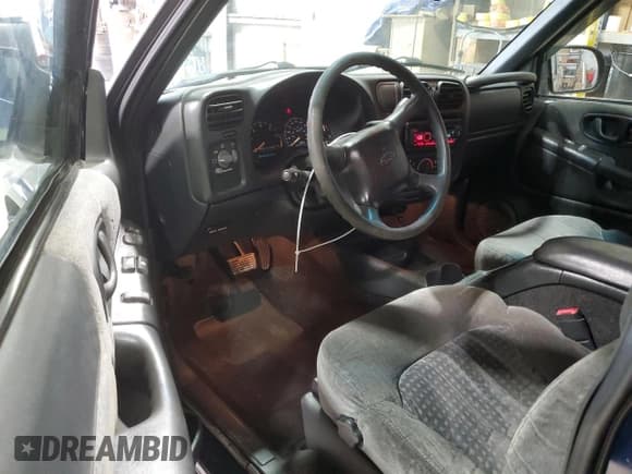 ✅ 2001 Chevrolet S-10 LS • VIN: 1GCCS19W018256081 • Лот: 53629275. Опубликован ранее на Copart с пробегом 145 627 миль. Бесплатный доступ к архиву аукционных продаж из США и подробный отчёт об истории автомобиля на DreamBid. Изображение 8.