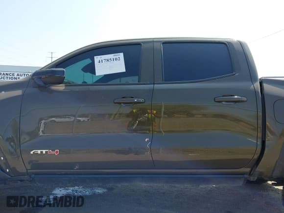 ✅ 2023 GMC Canyon 4WD AT4 • VIN: 1GTP6DEK5P1231432 • Lot: 41785102. Listed on IAAI with 33,154 mi. Free auction sales archive from the USA and detailed vehicle history report at DreamBid. Image 15.